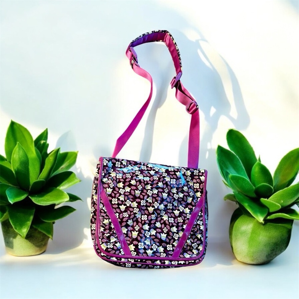 ⭐️Vera Bradley Frill messenger/laptop bag ‘plum petals’⭐️